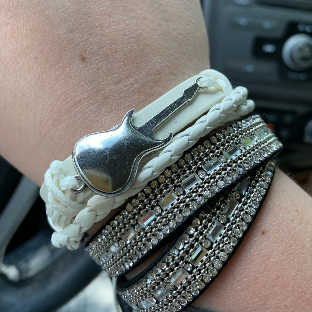 White leather guitar wrap Paparazzi